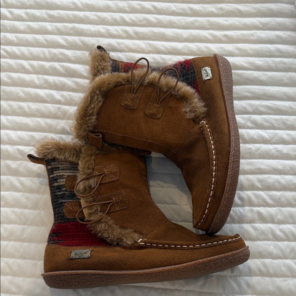 Woolrich Tan and Red Women's Moccasins